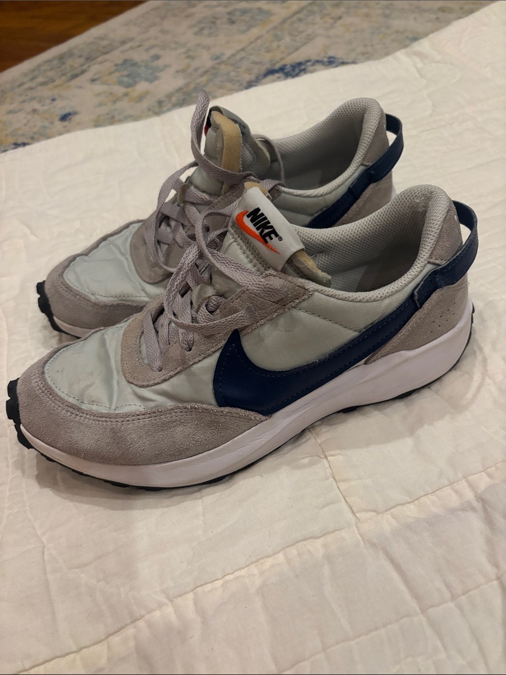 Nike Men’s Light Gray and Navy Retro Trainer